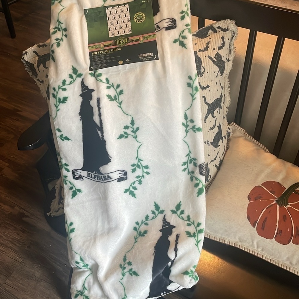 Wicked witch oversized soft plush throw blanket Elphaba 50x70 in
